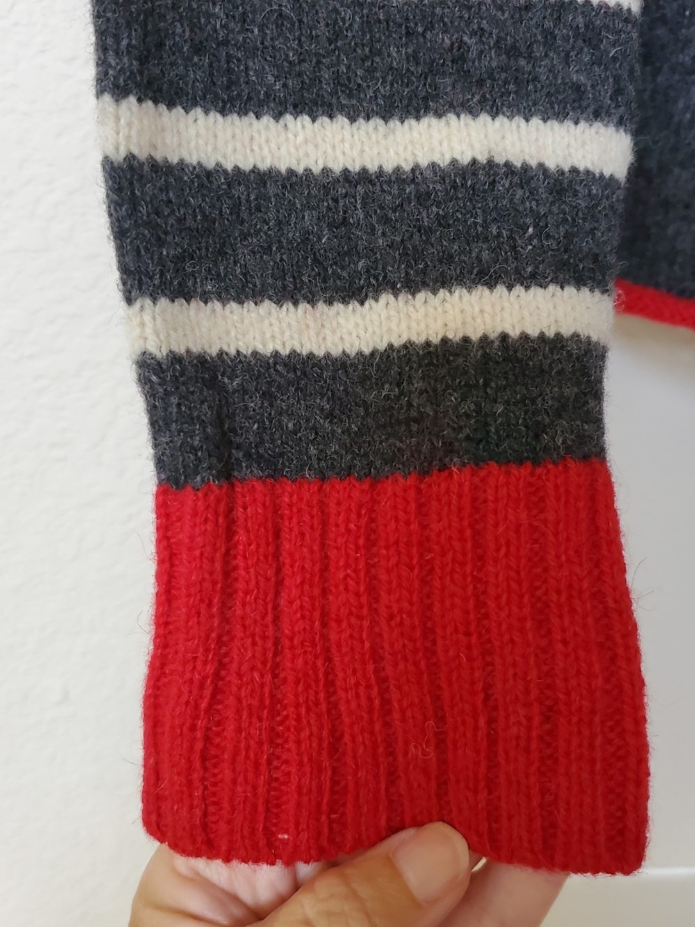 Obermeyer Charcoal & Red Striped Hooded 100% Wool Sweater.  Size Medium - Picture 3 of 8